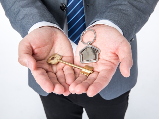 怎么查自己房子的价格?找中介咨询要收费吗?